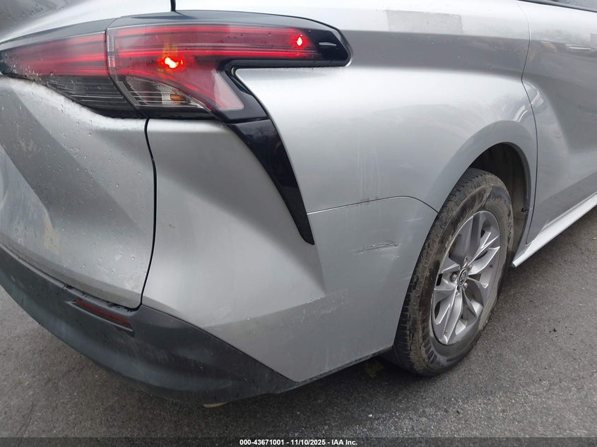 2022 TOYOTA SIENNA LE 5TDKSKFC1NS065458