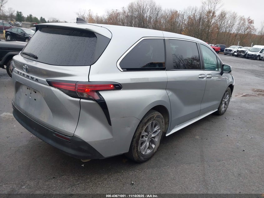 2022 TOYOTA SIENNA LE 5TDKSKFC1NS065458