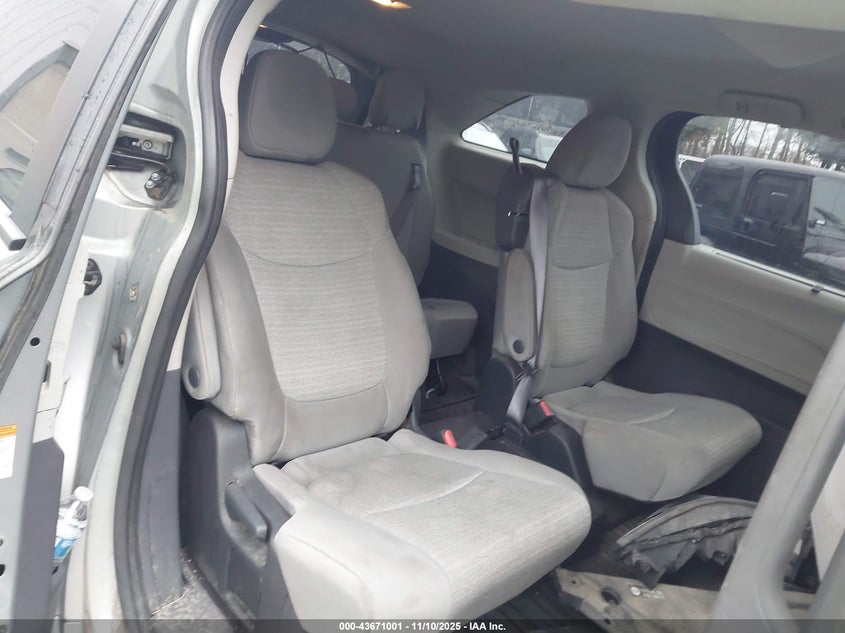 2022 TOYOTA SIENNA LE 5TDKSKFC1NS065458