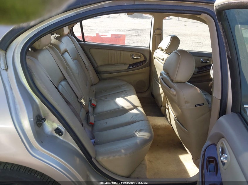 2001 Infiniti I30 Luxury VIN: JNKCA31A61T038267 Lot: 43671056