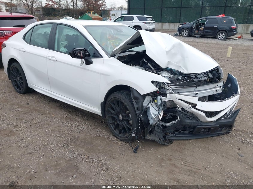 TOYOTA CAMRY SE NIGHTSHADE