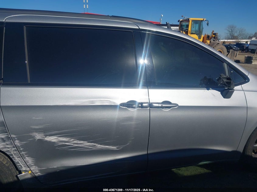 2020 Chrysler Pacifica 35Th Anniversary Touring L Plus VIN: 2C4RC1EG2LR116899 Lot: 43671289