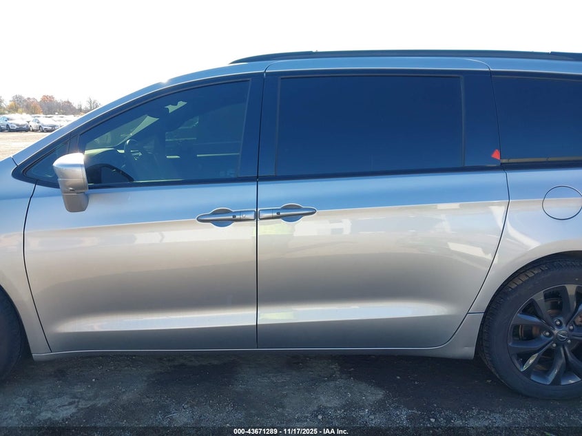 2020 Chrysler Pacifica 35Th Anniversary Touring L Plus VIN: 2C4RC1EG2LR116899 Lot: 43671289