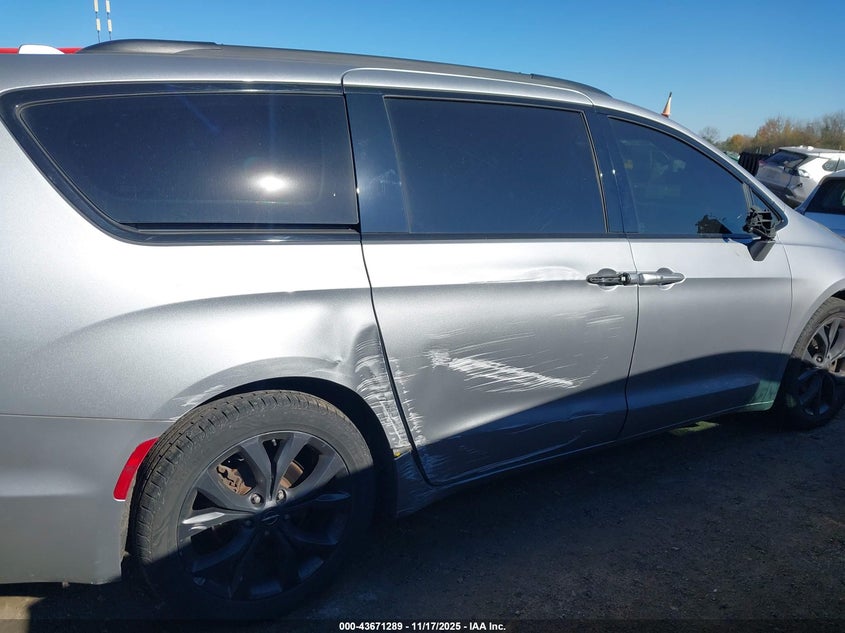 2020 Chrysler Pacifica 35Th Anniversary Touring L Plus VIN: 2C4RC1EG2LR116899 Lot: 43671289