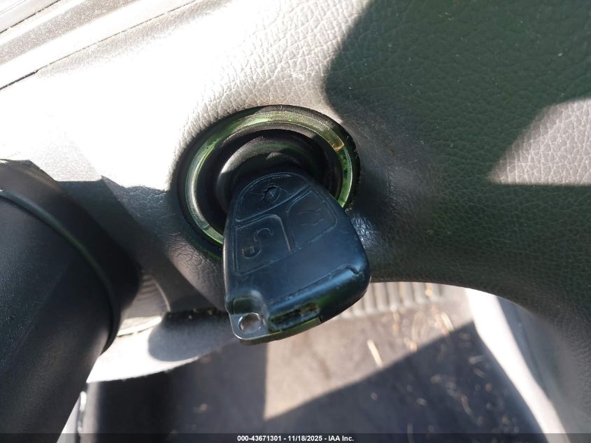 2001 Mercedes-Benz E 320 VIN: WDBJF65J81B284389 Lot: 43671301