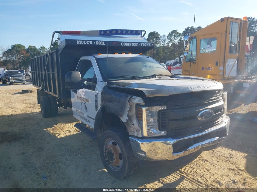 1FDUF5GTXJEB43776 2018 FORD F550 photo no. 2
