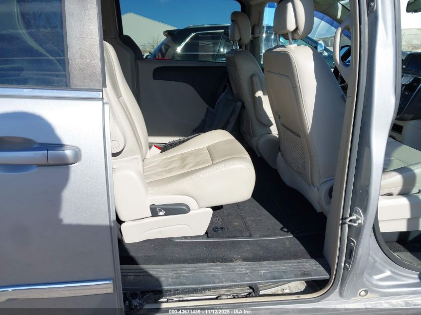 2013 Chrysler Town & Country Touring VIN: 2C4RC1BG4DR555270 Lot: 43671439