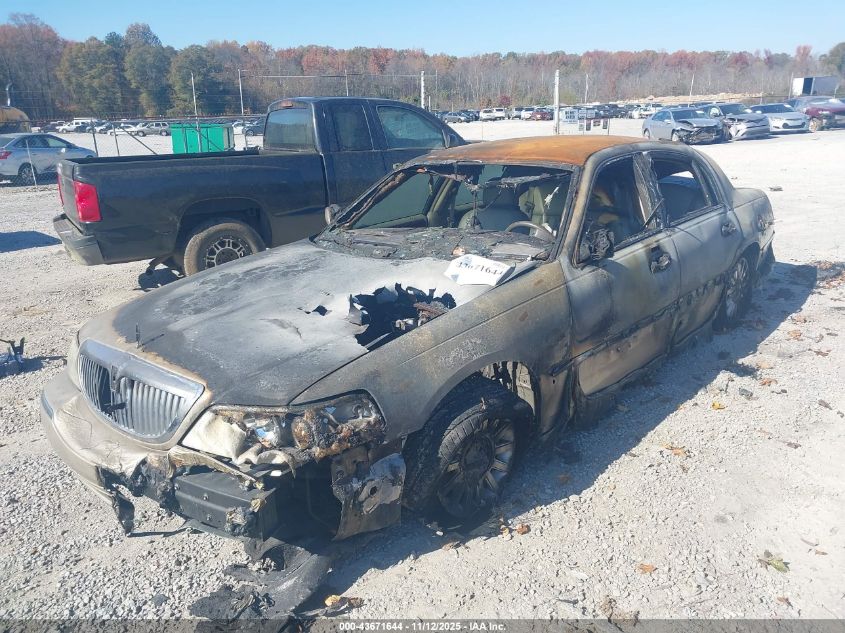 2005 Lincoln Town Car Signature VIN: 1LNHM81W25Y661560 Lot: 43671644