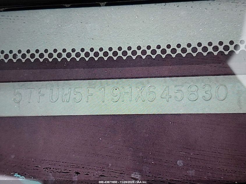 2017 Toyota Tundra Sr5 5.7L V8 VIN: 5TFUW5F19HX645830 Lot: 43671650