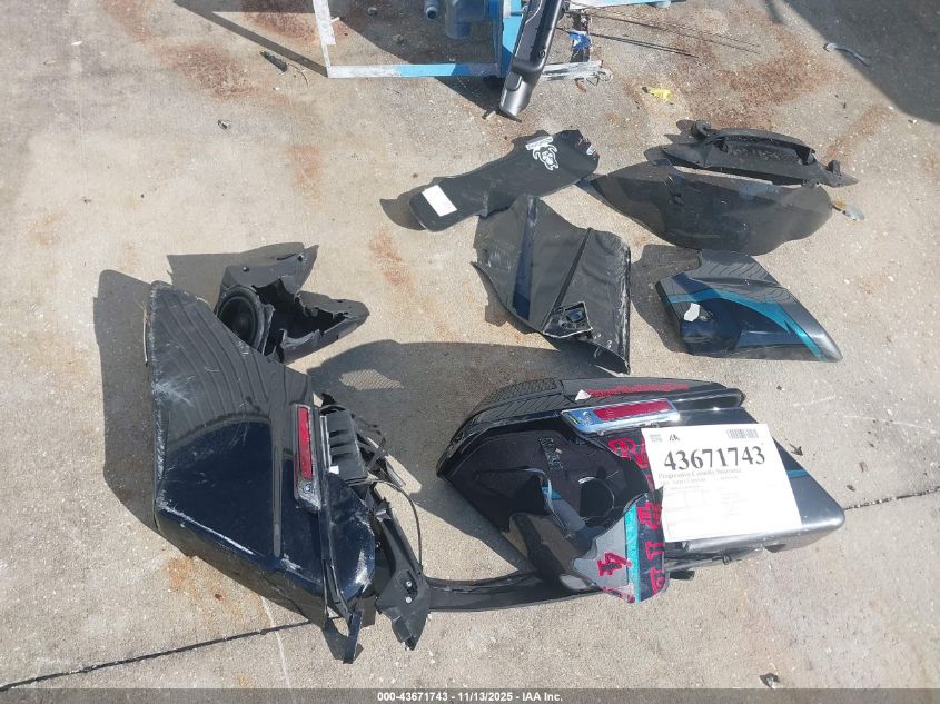 2015 Harley-Davidson Flhtkse Cvo Limited VIN: 1HD1TEN16FB956766 Lot: 43671743