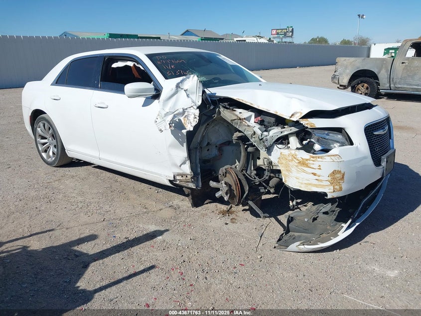 2016 CHRYSLER 300 LIMITED - 2C3CCAAG8GH313765