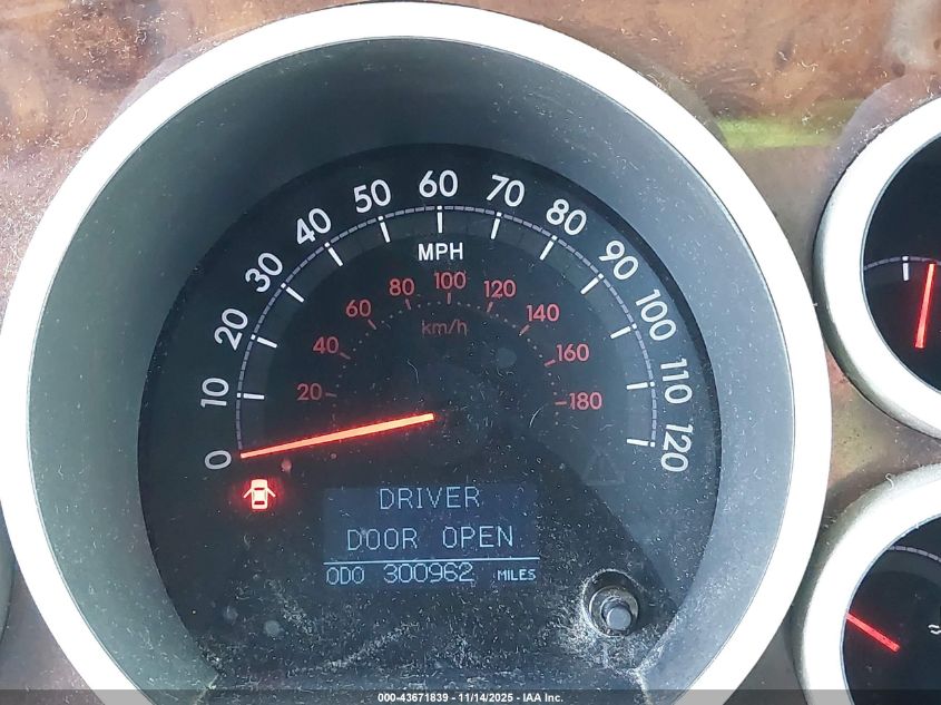 2007 Toyota Tundra Limited 5.7L V8 VIN: 5TFDV58127X027084 Lot: 43671839