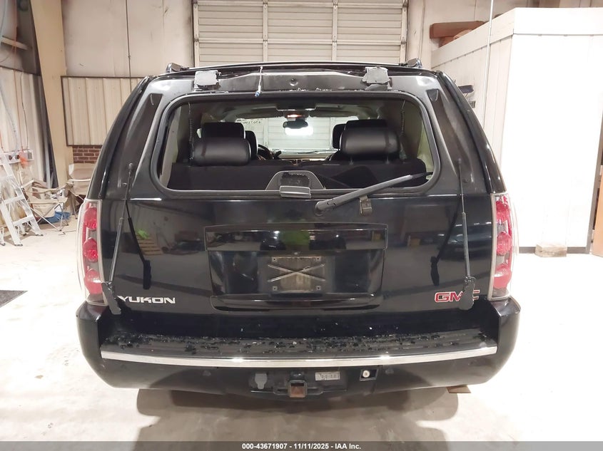 2008 GMC Yukon Denali VIN: 1GKFK638X8J239073 Lot: 43671907