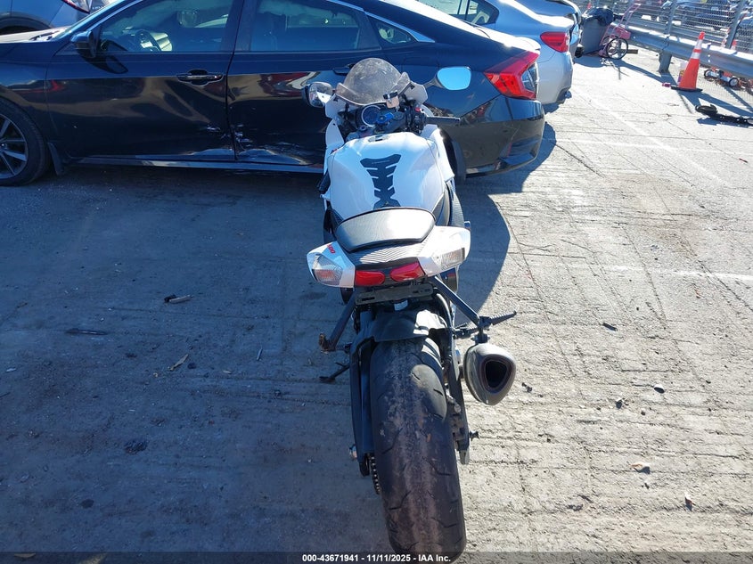 2020 Suzuki Gsx-R600 VIN: JS1GN7FA0L7100694 Lot: 43671941