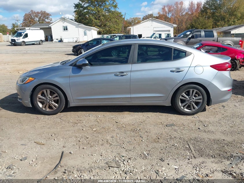 2017 HYUNDAI ELANTRA SE 5NPD84LF6HH118215
