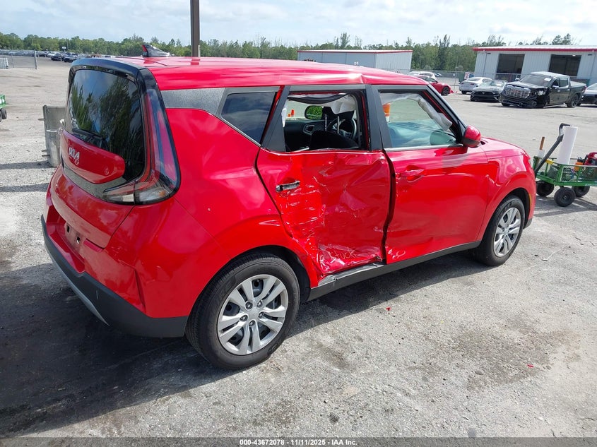 KNDJ23AU5P7197654 2023 KIA SOUL photo no. 4