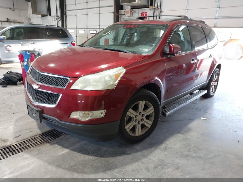 1GNKRGED1BJ332004 2011 CHEVROLET TRAVERSE photo no. 2