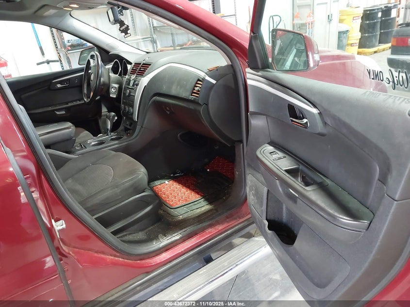 1GNKRGED1BJ332004 2011 CHEVROLET TRAVERSE photo no. 5