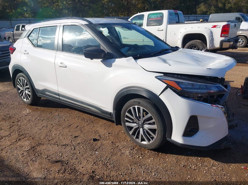 NISSAN KICKS SR XTRONIC CVT