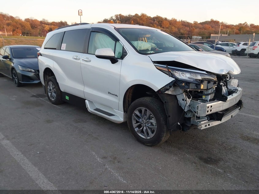 2023 TOYOTA SIENNA XLE - 5TDJRKEC0PS177700