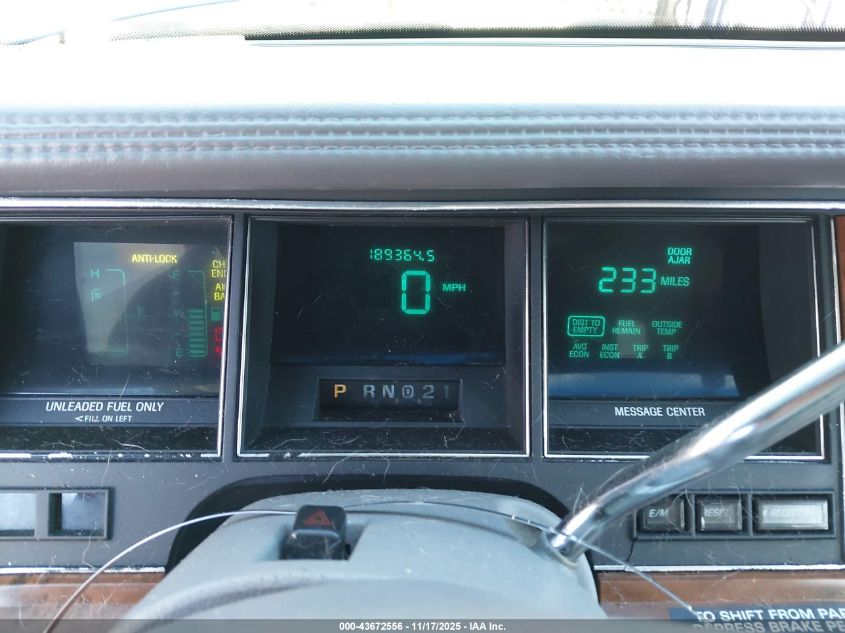 1994 Lincoln Town Car Executive VIN: 1LNLM81W3RY700897 Lot: 43672556