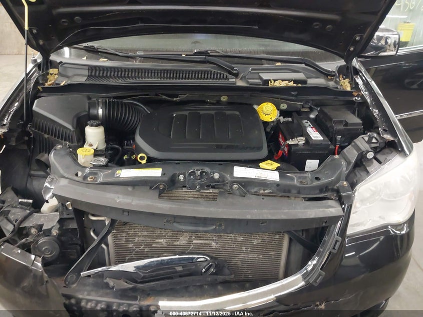 2015 Chrysler Town & Country Touring-L VIN: 2C4RC1CG8FR697235 Lot: 43672714