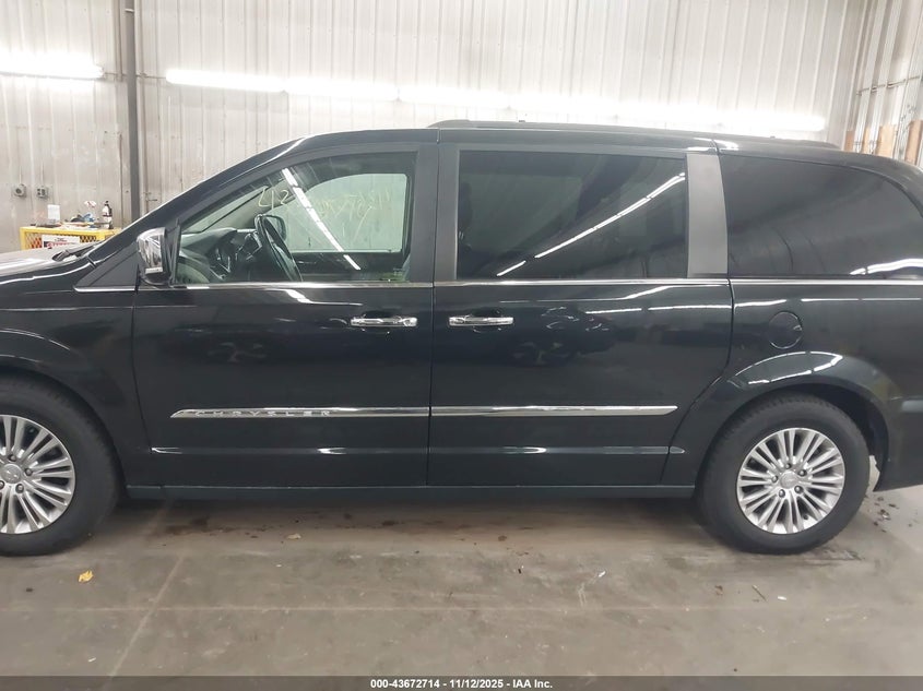 2015 Chrysler Town & Country Touring-L VIN: 2C4RC1CG8FR697235 Lot: 43672714