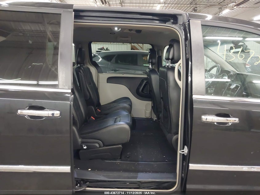 2015 Chrysler Town & Country Touring-L VIN: 2C4RC1CG8FR697235 Lot: 43672714