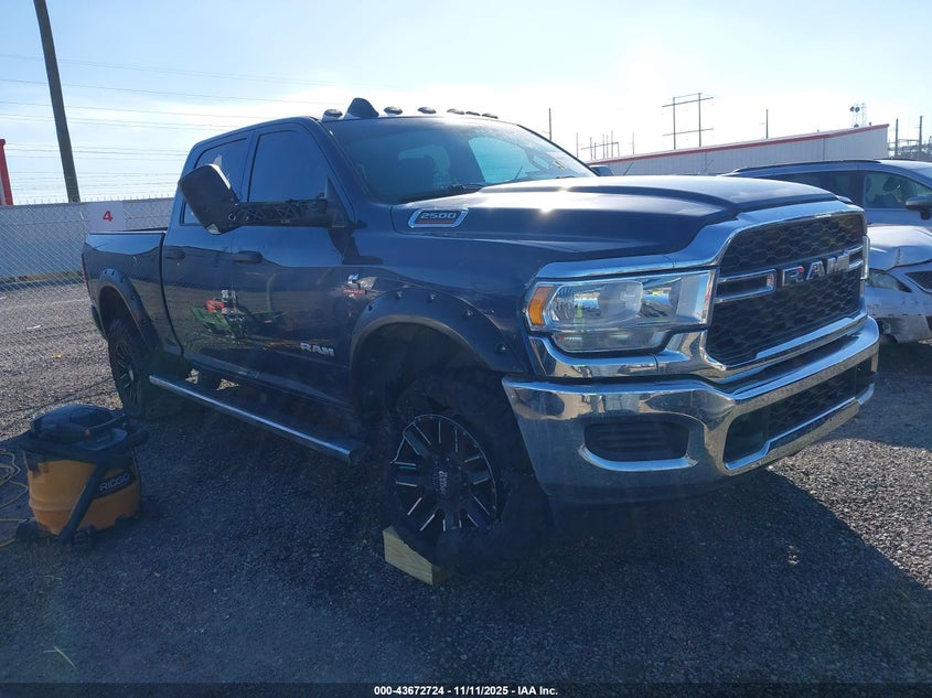 RAM 2500 TRADESMAN 4X4 6 4 BOX