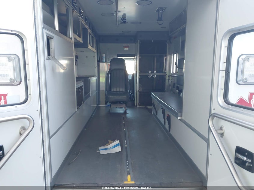 2011 Ford E-450 Cutaway VIN: 1FDXE4FS8BDB26131 Lot: 43672824