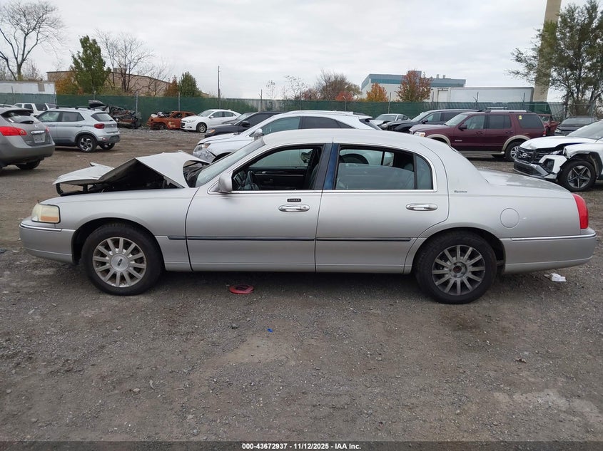 2006 Lincoln Town Car Signature VIN: 1LNHM81W66Y620608 Lot: 43672937