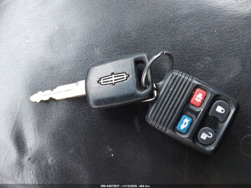 2006 Lincoln Town Car Signature VIN: 1LNHM81W66Y620608 Lot: 43672937