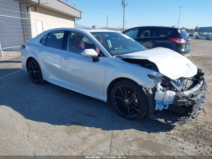 TOYOTA CAMRY HYBRID XSE