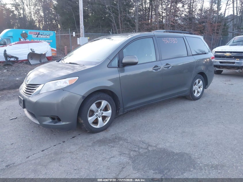 5TDKK3DC1CS261146 2012 TOYOTA SIENNA photo no. 2