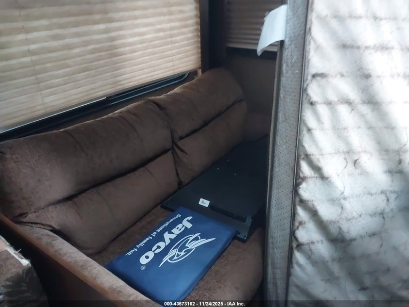 2015 Jayco Other VIN: 1UJBJ0BS2F1TR0591 Lot: 43673162