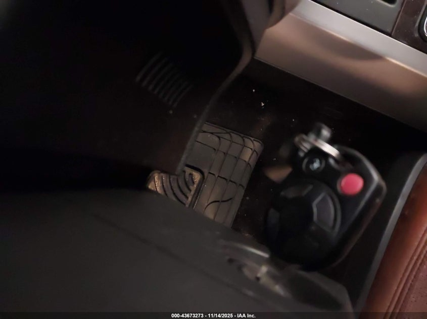 2010 Ford Expedition Eddie Bauer/King Ranch VIN: 1FMJU1J51AEA34358 Lot: 43673273