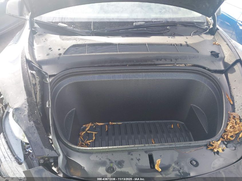 2025 Tesla Model Y Long Range Dual Motor All-Wheel Drive VIN: 7SAYGDEE9SA355439 Lot: 43673336