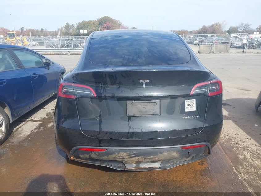 2025 Tesla Model Y Long Range Dual Motor All-Wheel Drive VIN: 7SAYGDEE9SA355439 Lot: 43673336