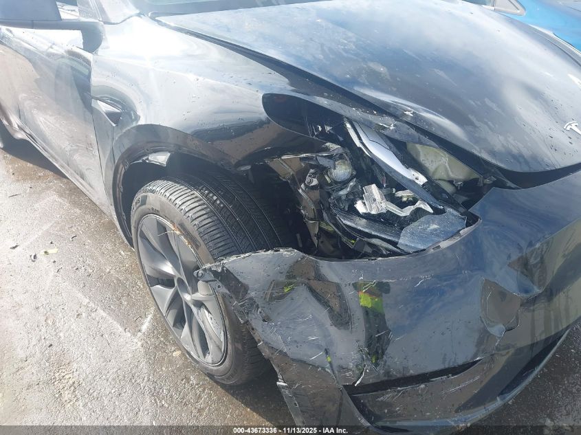 2025 Tesla Model Y Long Range Dual Motor All-Wheel Drive VIN: 7SAYGDEE9SA355439 Lot: 43673336