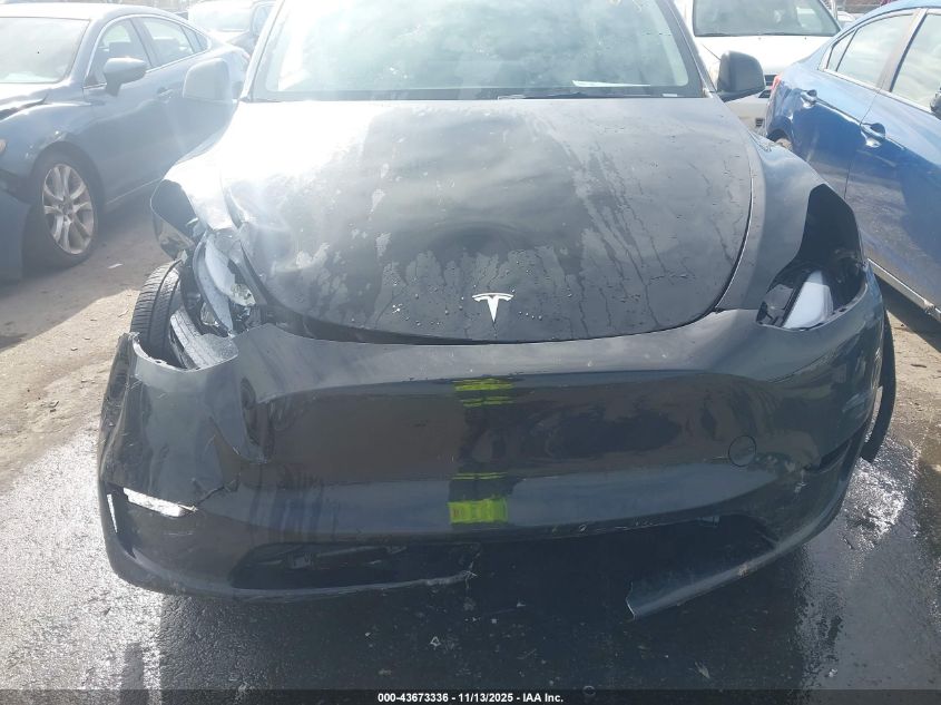 2025 Tesla Model Y Long Range Dual Motor All-Wheel Drive VIN: 7SAYGDEE9SA355439 Lot: 43673336