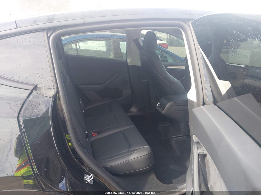 2025 Tesla Model Y Long Range Dual Motor All-Wheel Drive VIN: 7SAYGDEE9SA355439 Lot: 43673336