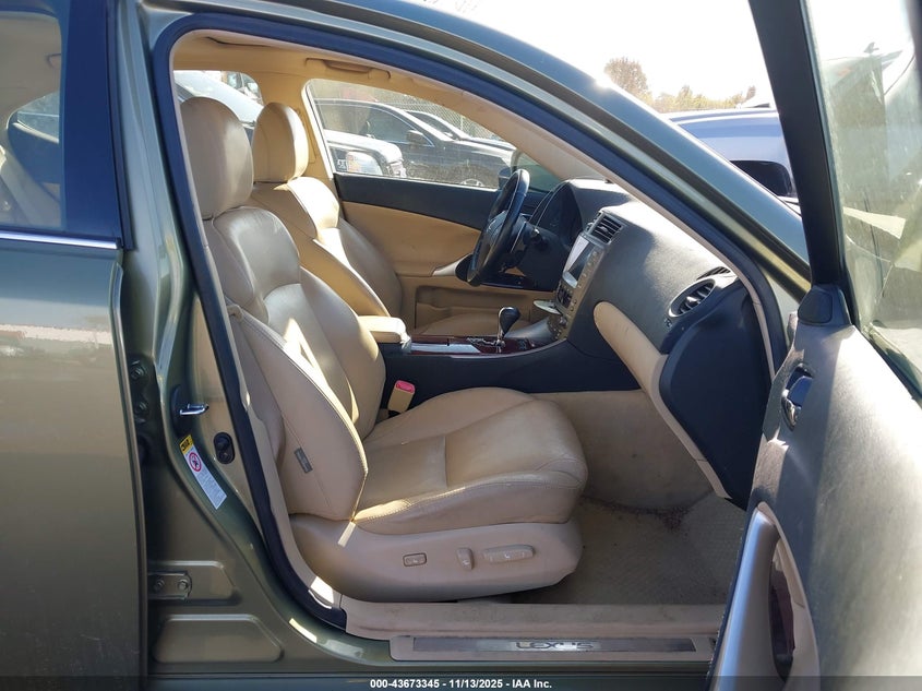 JTHCK262862006359 2006 LEXUS IS photo no. 5