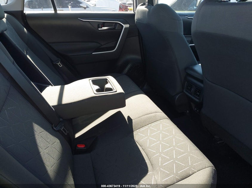 2021 TOYOTA RAV4 XLE 2T3W1RFV7MC147238