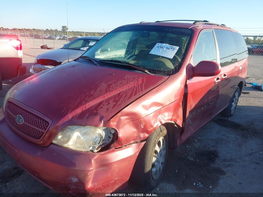 KNDUP131756640377 2005 KIA SEDONA photo no. 2