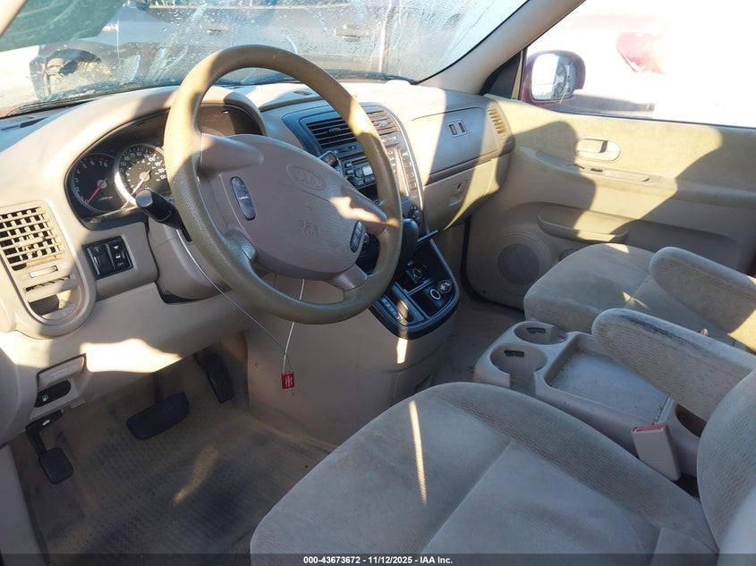 KNDUP131756640377 2005 KIA SEDONA photo no. 5