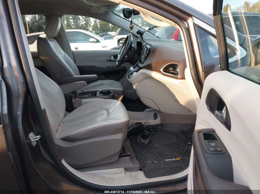 2017 CHRYSLER PACIFICA TOURING-L - 2C4RC1BG5HR758125