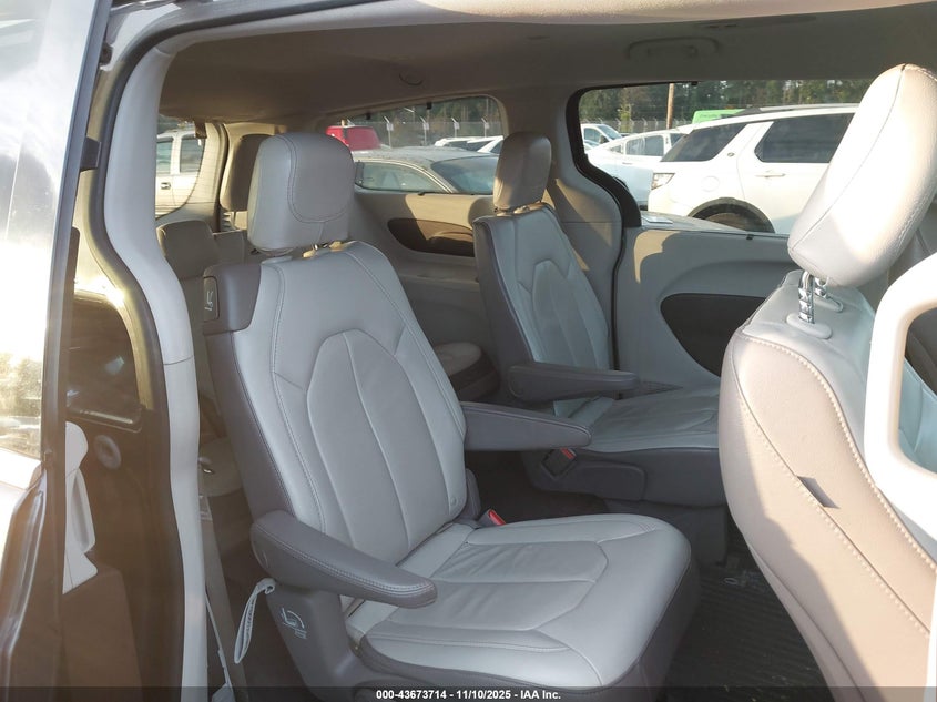 2017 CHRYSLER PACIFICA TOURING-L - 2C4RC1BG5HR758125