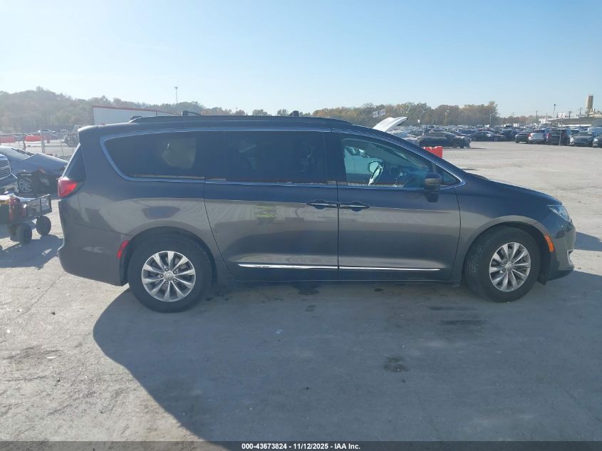 2017 Chrysler Pacifica Touring-L VIN: 2C4RC1BG6HR745464 Lot: 43673824