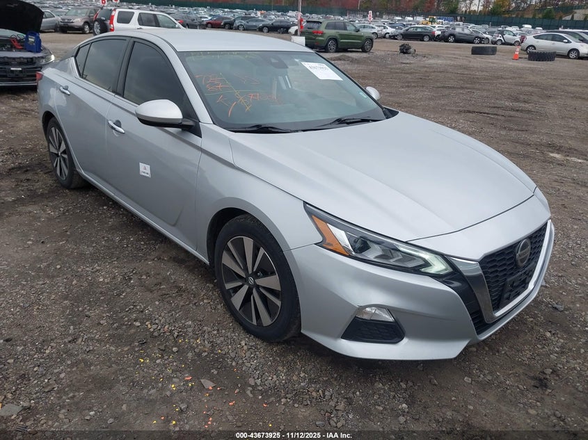 NISSAN ALTIMA SV FWD