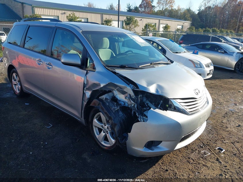 5TDKK3DC2FS684189 2015 TOYOTA SIENNA photo no. 6